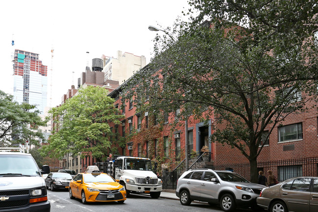 315 W 30th St in New York, NY - Foto de edificio - Building Photo