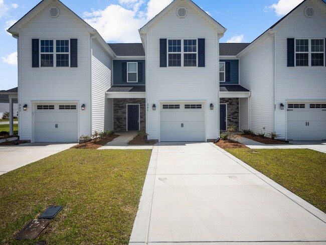 205 Verrazzano Ln in Jacksonville, NC - Building Photo - Building Photo