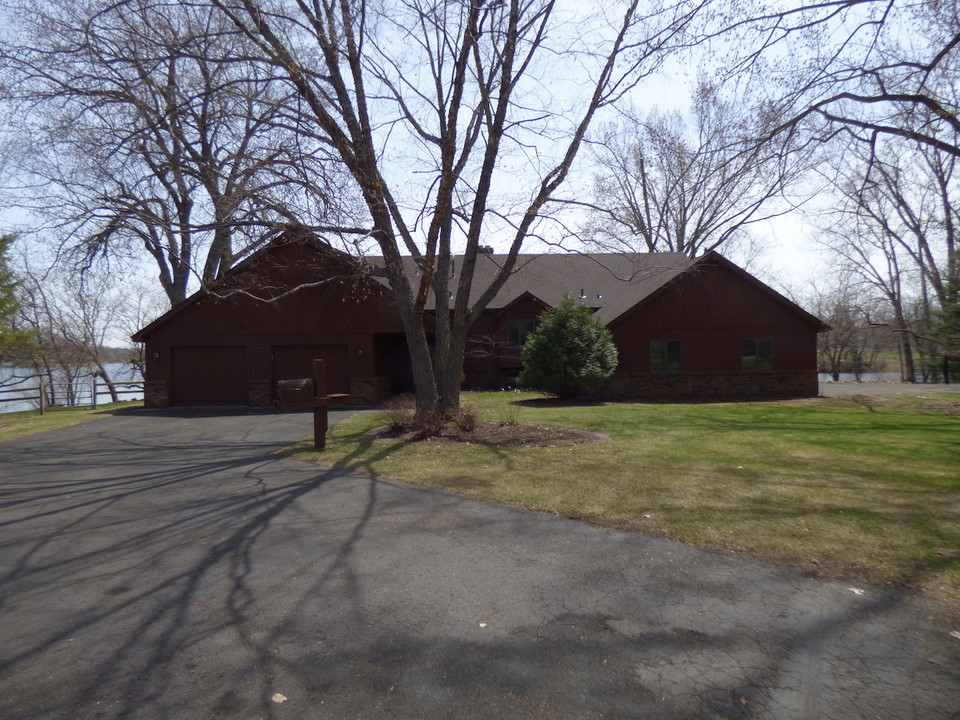 Sawmill Lane in New Richmond, WI - Building Photo