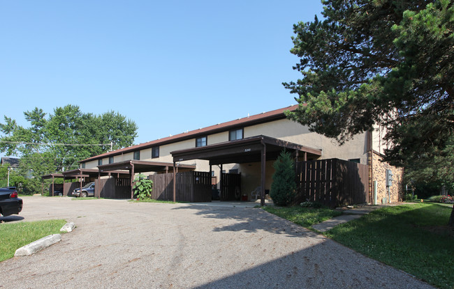 Summer Hill Apartments in Hilliard, OH - Foto de edificio - Building Photo