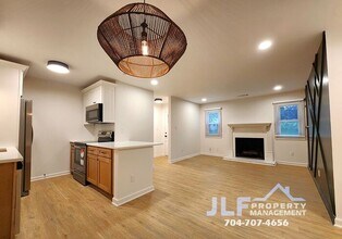 8635 Crows Nest Ln in Charlotte, NC - Building Photo - Building Photo