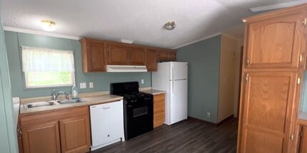 3235 Hwy 1 SW in Iowa City, IA - Building Photo - Building Photo