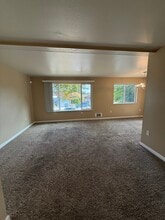 712 Avenue B, Unit D in Snohomish, WA - Foto de edificio - Building Photo