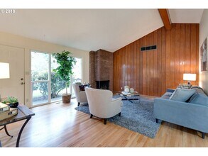 1960 SW Huntington Ave in Portland, OR - Building Photo - Building Photo