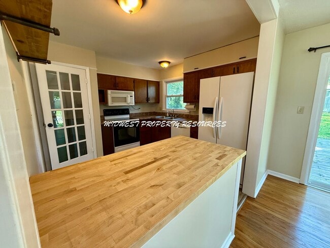 604 NW Falk Dr in Lee's Summit, MO - Building Photo - Building Photo