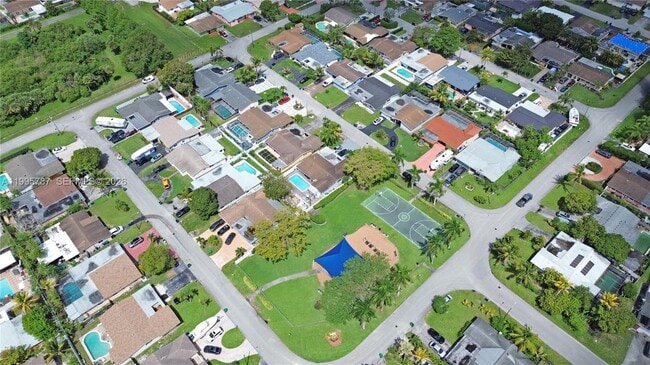 6331 SW 35th St in Miramar, FL - Building Photo - Building Photo