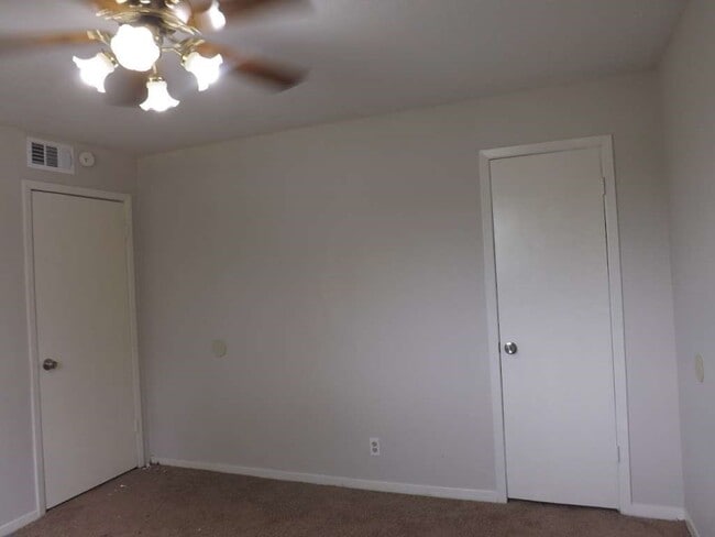 501 S Holmes St in La Porte, TX - Building Photo - Building Photo