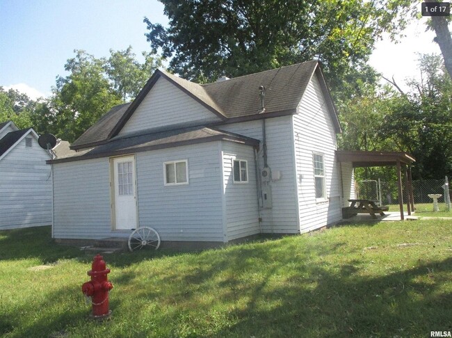 202 E Coal St in Buckner, IL - Building Photo - Building Photo