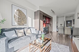 15 John St in Toronto, ON - Building Photo