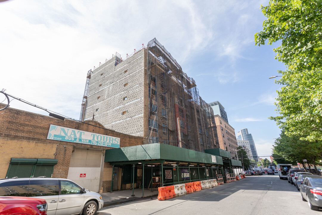 New Roads Plaza in Bronx, NY - Foto de edificio