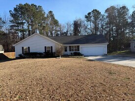 106 Skipping Stone Ln in Jacksonville, NC - Building Photo
