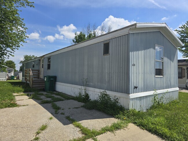 property at 700 W Ridgeway Ave