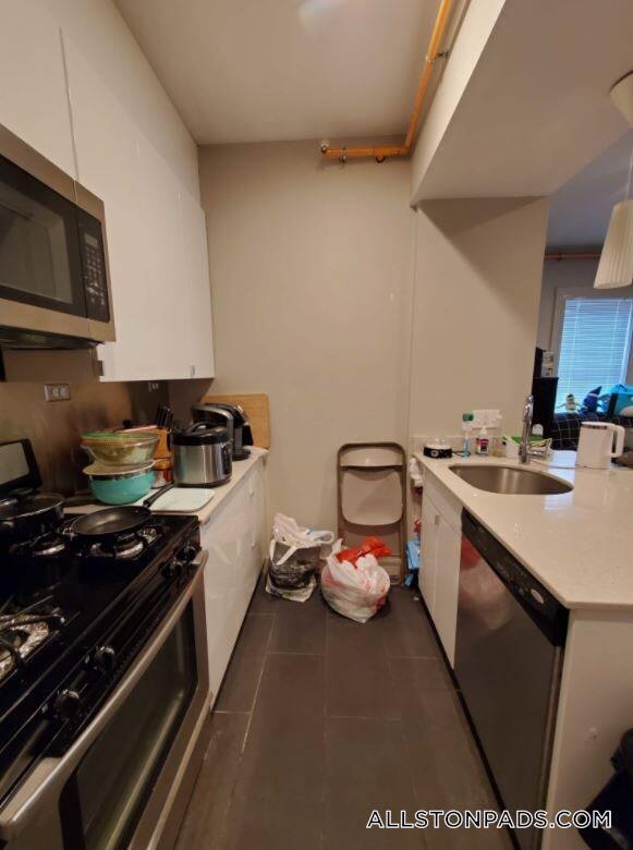 23 Greylock Rd, Unit 1 in Boston, MA - Foto de edificio - Building Photo