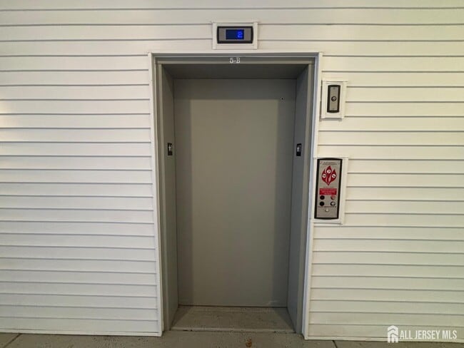 30308 Radford Ct in Monroe Township, NJ - Building Photo - Building Photo