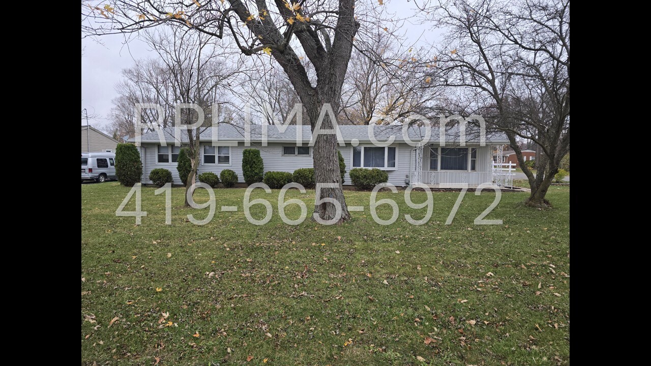 2802 W Breese Rd in Lima, OH - Building Photo