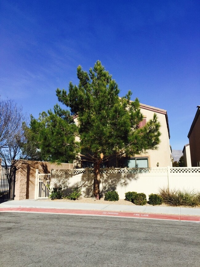 743 Tree Vista Ct in North Las Vegas, NV - Building Photo - Building Photo