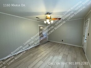 1160 Maria Dr in Jackson, MS - Building Photo - Building Photo