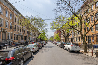 441 Bleecker St in Brooklyn, NY - Building Photo - Building Photo