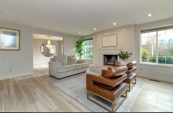 8228 24th St Ct W in Tacoma, WA - Foto de edificio - Building Photo