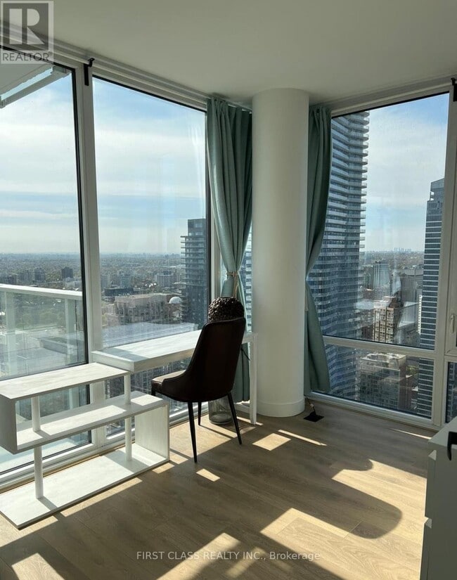 501 Yonge St in Toronto, ON - Building Photo - Building Photo