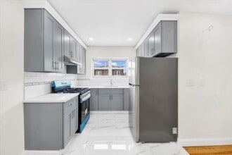 4392 Carpenter Ave in Bronx, NY - Building Photo - Building Photo