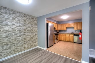 100 Chaucer Rd in Mount Laurel, NJ - Building Photo - Building Photo