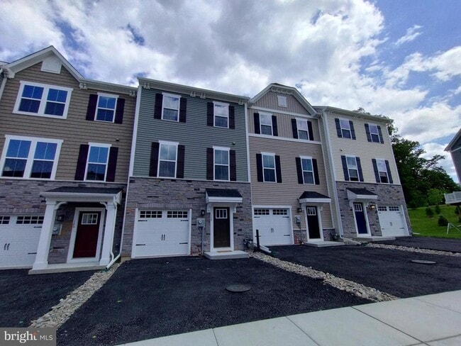 124 Glory Maple Ln in Downingtown, PA - Building Photo - Building Photo