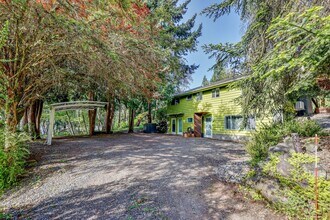 439 Brien Dr SE-Unit -1 in Bainbridge Island, WA - Building Photo - Building Photo