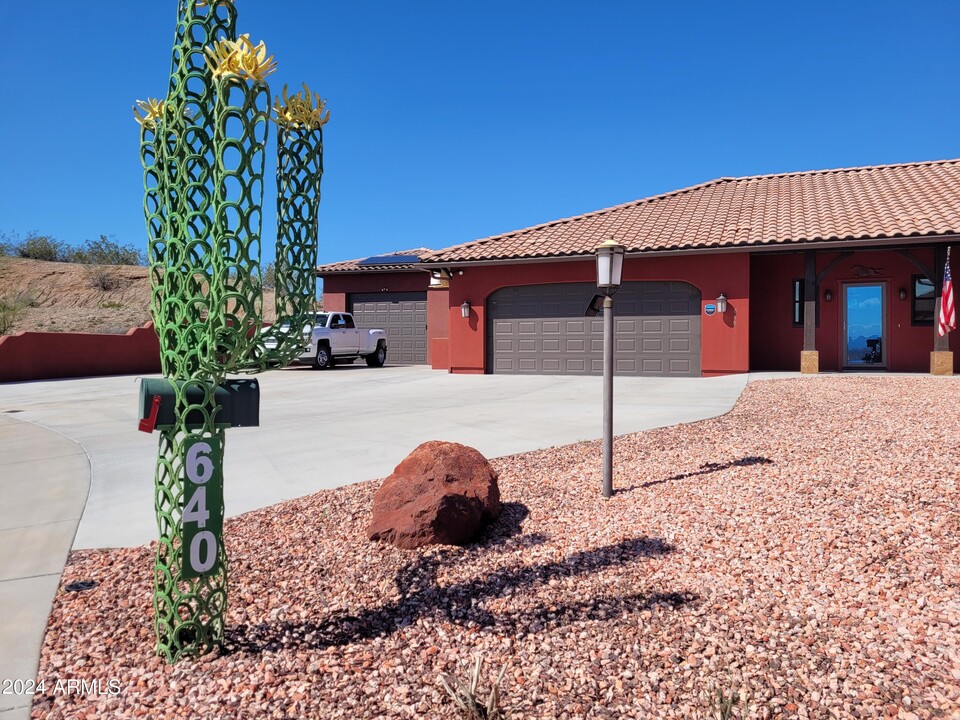 640 N Atchison Cir in Wickenburg, AZ - Foto de edificio