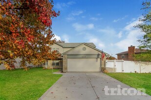 8259 Ehlerbrook Rd in Indianapolis, IN - Building Photo