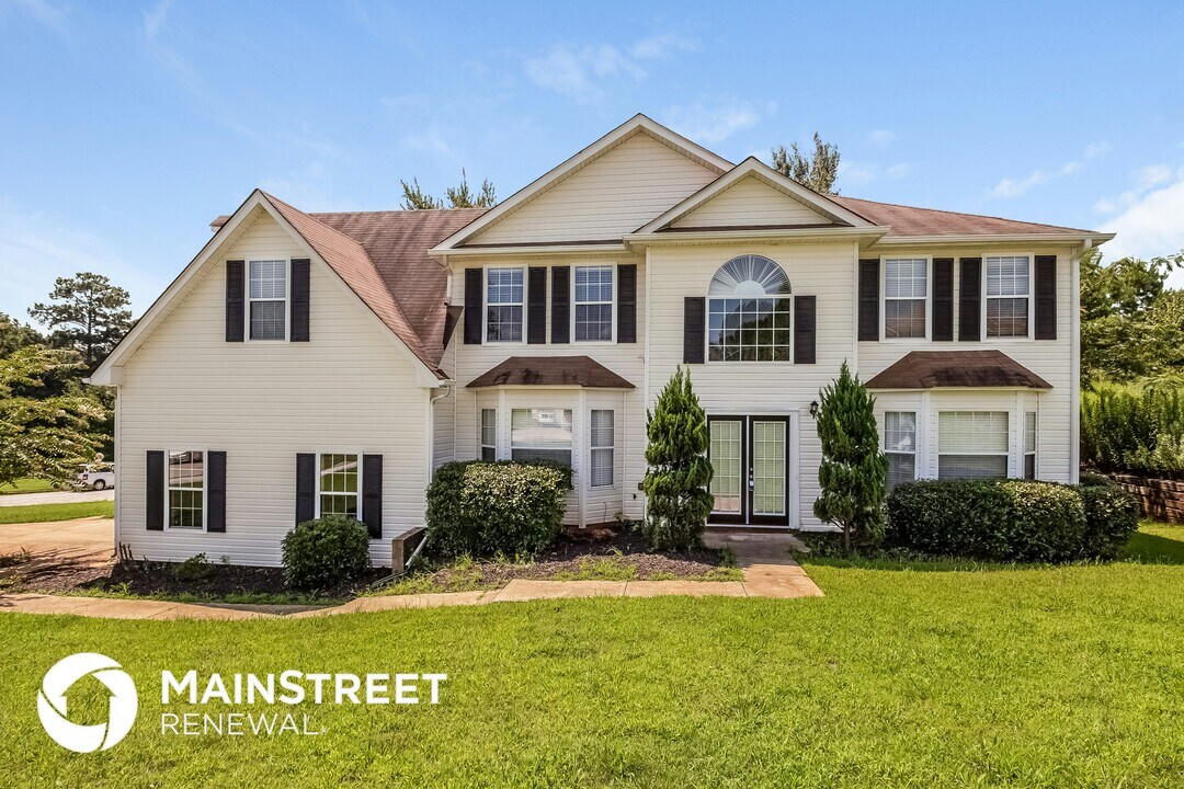 6129 Pomerania Trail in Stone Mountain, GA - Foto de edificio