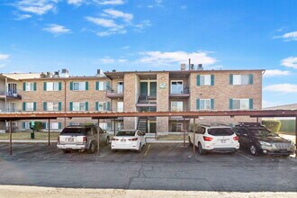 4160 S Oak Meadows Dr in Taylorsville, UT - Building Photo - Building Photo