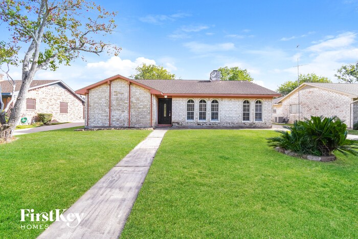 9822 Hughes Ranch Rd in Houston, TX - Building Photo