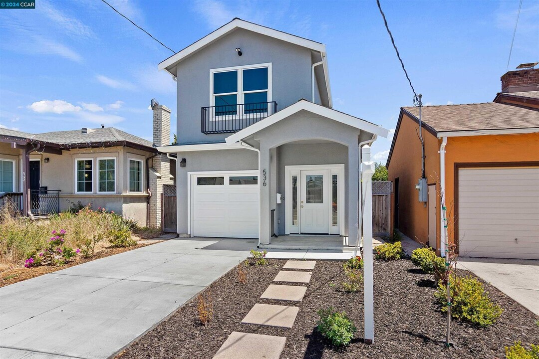 536 S 37th St in Richmond, CA - Foto de edificio
