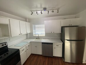 7620 Carlyle Ave, Unit 501 in Miami, FL - Foto de edificio - Building Photo