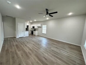 102 Navajo Dr in Mabank, TX - Building Photo - Building Photo