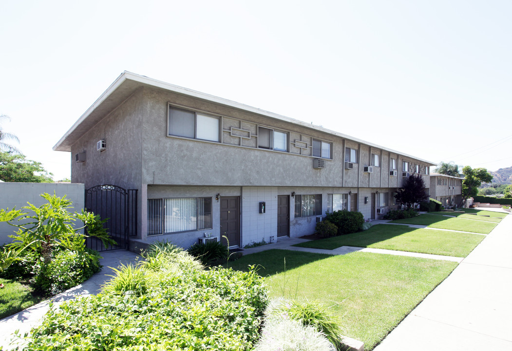 Warwick Park Apartments in Glendora, CA - Building Photo