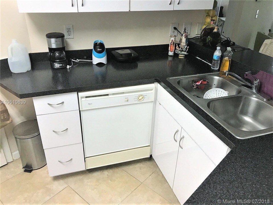 9999 Summerbreeze Dr-Unit -316 in Sunrise, FL - Building Photo