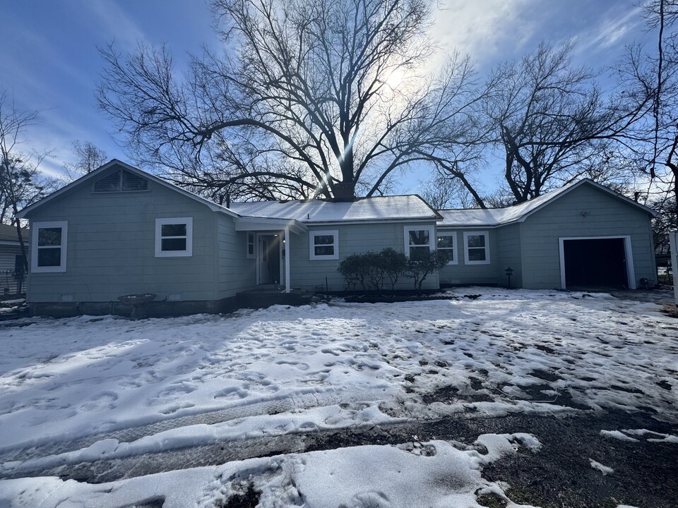 518 E 13th St in Bonham, TX - Building Photo