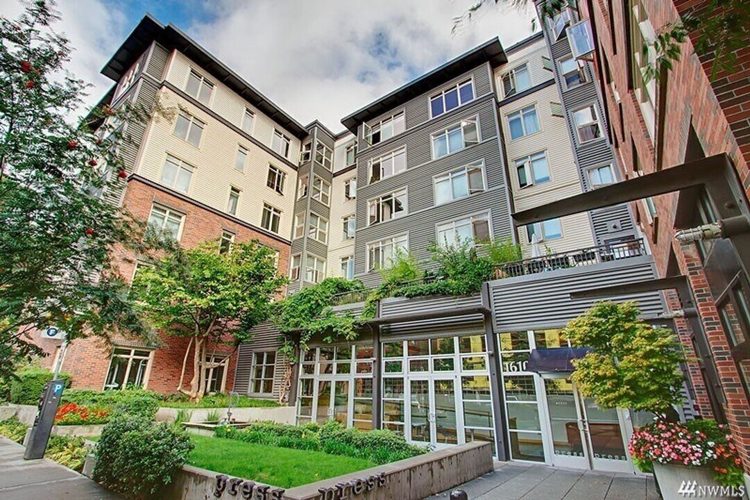 1610 Belmont Ave in Seattle, WA - Building Photo