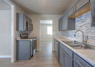 2401 NE Pursell Rd in Kansas City, MO - Building Photo - Building Photo
