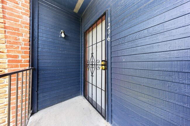 property at 13480 S Thorntree Dr