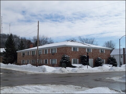 Carriage House in Richland Center, WI - Building Photo