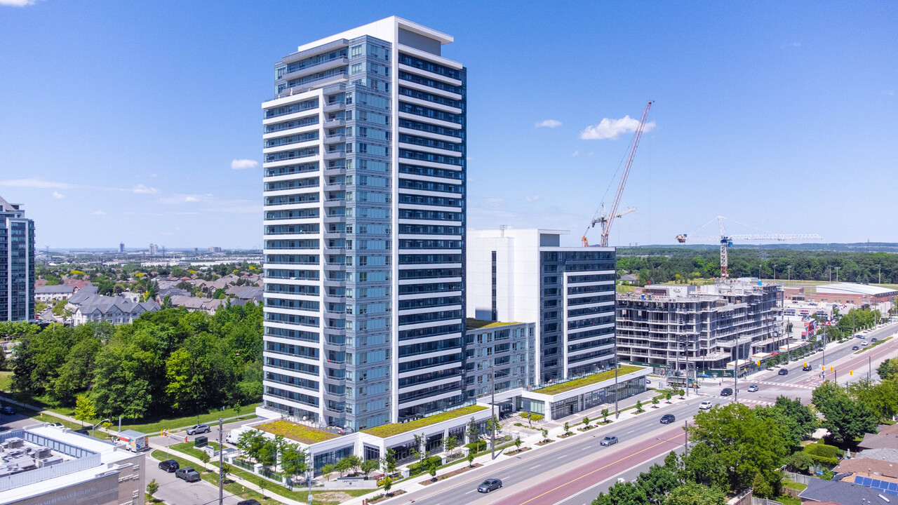 Legacy Park at Thornhill Centre in Vaughan, ON - Building Photo