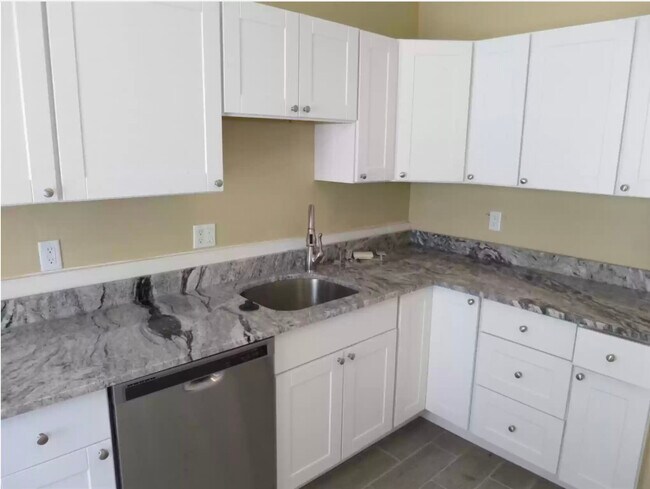 15 Atherton St, Unit #1 in Somerville, MA - Building Photo - Building Photo