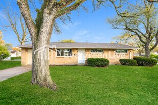 6712 Hubbard Dr in Dayton, OH - Building Photo