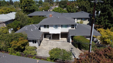 260 Linfield Dr in Menlo Park, CA - Foto de edificio - Building Photo