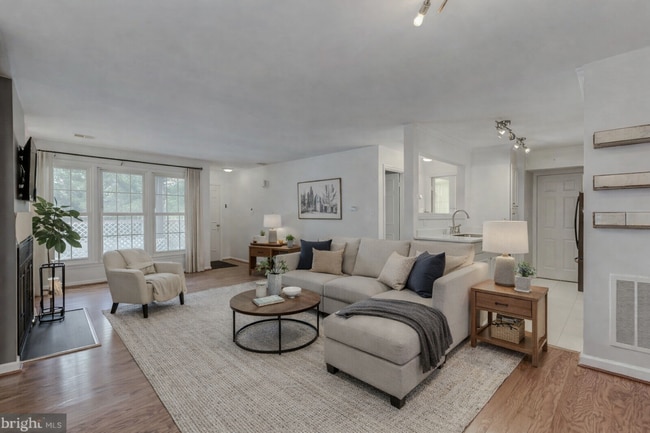 13119 Shadyside Ln, Unit Germantown Beauty in Germantown, MD - Building Photo - Building Photo