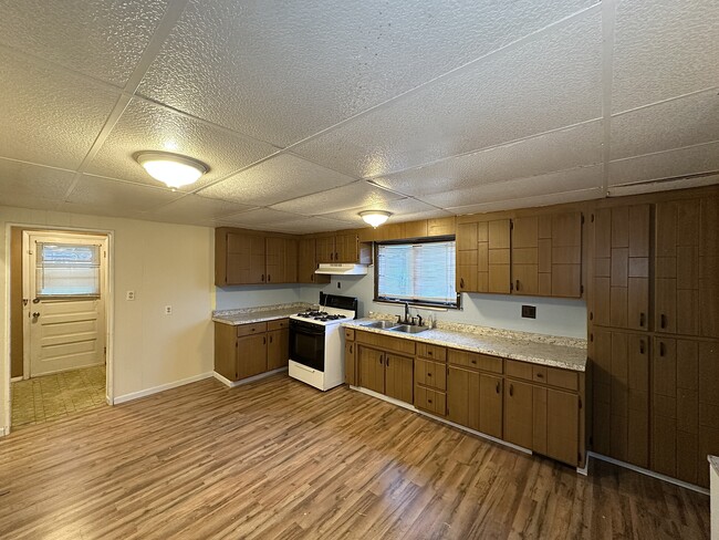 105 W Chartes St in New Castle, PA - Building Photo - Building Photo