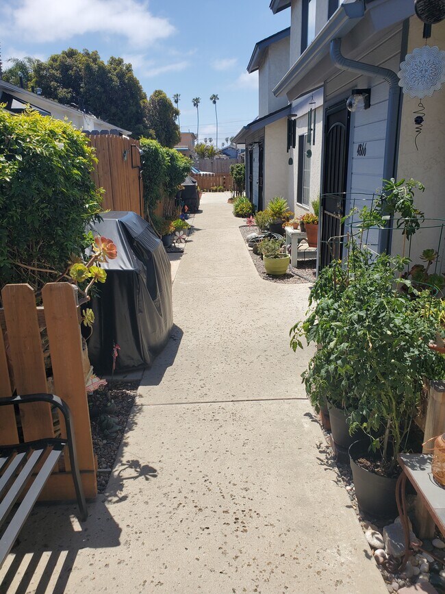 4864 Cape May Ave in San Diego, CA - Building Photo - Building Photo